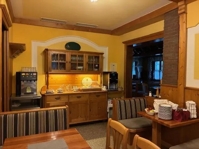 ホテル Weissl Attnang-Puchheim